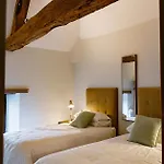 Le Manoir De La Vieille Douve