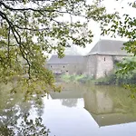 Le Manoir De La Vieille Douve 4*