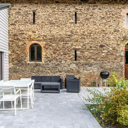 ゲストハウス Le Manoir De La Vieille Douve 4*