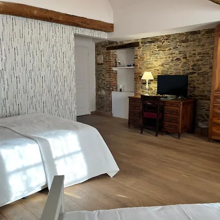 ゲストハウス Le Manoir De La Vieille Douve 4*