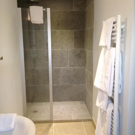 Penzion Le Manoir De La Vieille Douve 3*