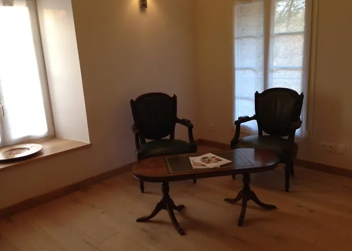 Le Manoir De La Vieille Douve Maison d'hôtes